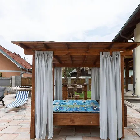 Tatil Evi Modern Holiday In With Garden *
