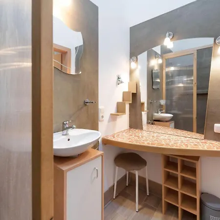 Modern Holiday In With Garden *