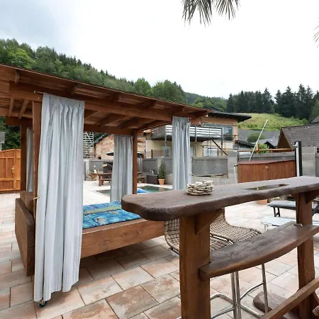 Modern Holiday In With Garden *